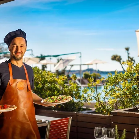 Luxe tent Maistra Amarin Glamping