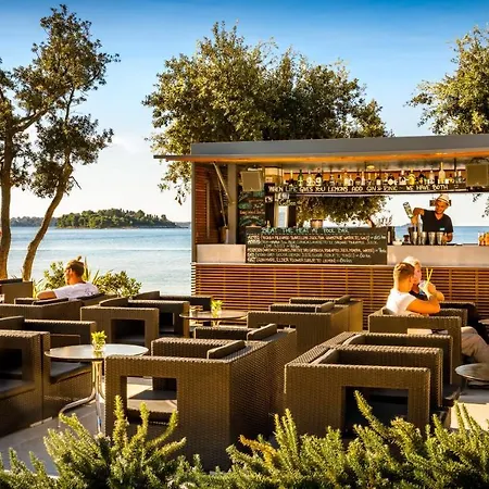 Maistra Amarin Glamping 4* 罗维尼