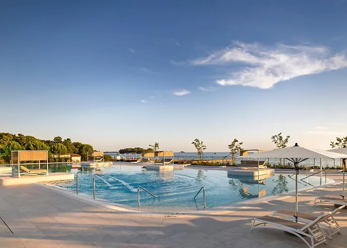 Οργανωμένο κάμπινγκ Maistra Amarin Glamping 4*
