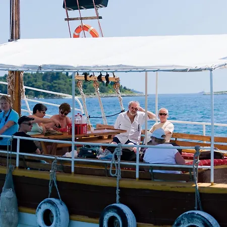Οργανωμένο κάμπινγκ Maistra Amarin Glamping 4*