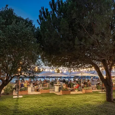Luxe tent Maistra Amarin Glamping 4*